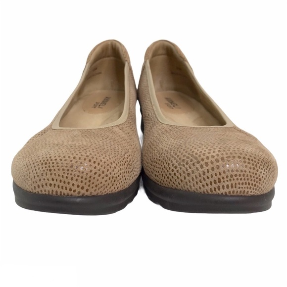 Vaneli Sport Printed Leather Low Wedge Donia Flats Size 9.5 - Picture 3 of 10